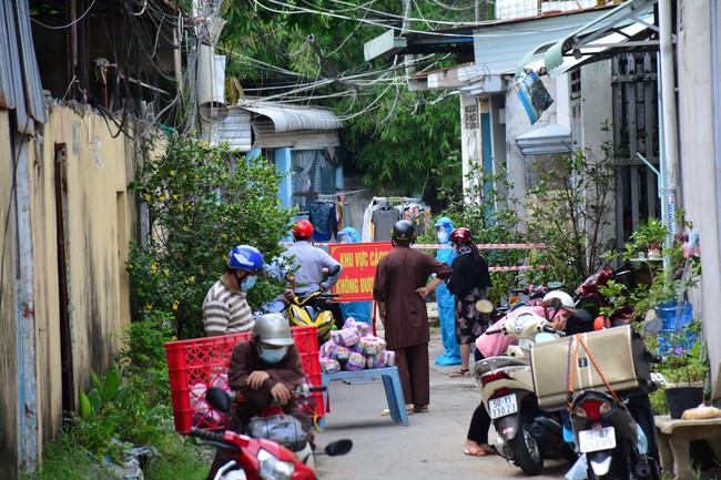 Continuing to support people in need in the Covid-19 pandemic of Hoang Phap Pagoda (series 4)
